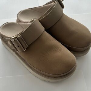 Women's Ugg Tan Leather Clogs size 7